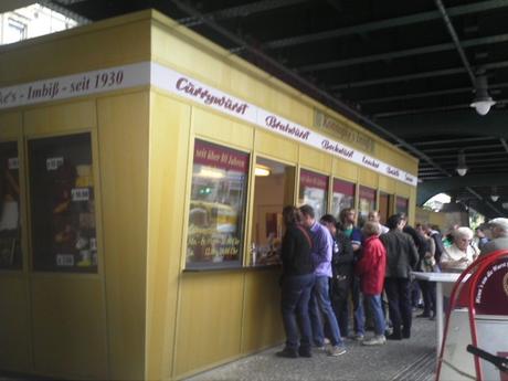 Food Review: Konnopke’s Imbiss, Schönhauser Allee 44 b, 10435 Berlin, Germany konnopke Imbiss currywurst berlin