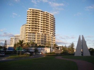 100 Places I Backpacked Through That You’ve Never Heard Of, in Australia The border monument in Tweed Heads between NSW and Queensland