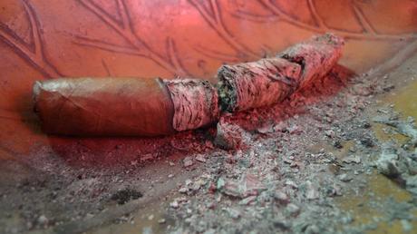 A Flatiron #2, almost smoked into complete ashes / Martinez Hand Rolled Cigars, New York, NY / Leica D-Lux 4