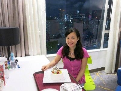 Staying at the Magnificent Cityview Hotel, Yau Ma Tei, Kowloon, Hong Kong Surprise birthday cake for Panny