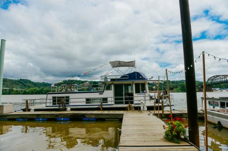 A Houseboat Staycation at Choderwood (Anniversary Experience #2) A Houseboat Staycation // www.WithTheGrains.com