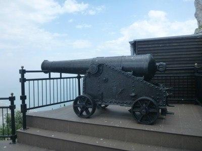 Backpacking in Gibraltar: Top 10 Sights at the Top of the Rock A cannon at the Great Siege Tunnels in Gibraltar