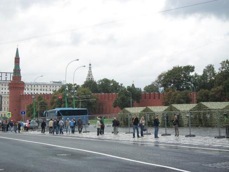 Profiles of Those Who Have Stayed in Russia Tourism was far more active in previous years, such as this photo taken by the Mendeleyev Journal at the rear of Red Square in 2011.