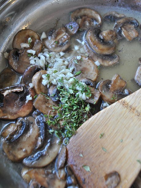 mushrooms with garlic and thyme
