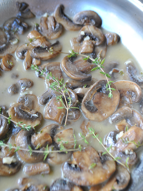 skillet mushrooms with butter and thyme