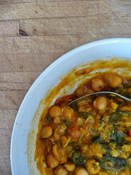 Chickpea and lentil and spinach cheats curry