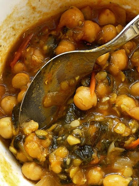 Chickpea and lentil and spinach cheats curry