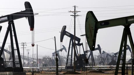 Big Oil hates a California climate bill so much that it’s telling outright lies about it