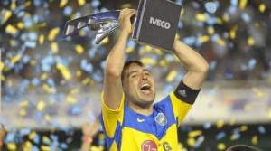 Riquelme raises Champion Cl 300x167 Argentina’s football league: the beginning of 2012 season