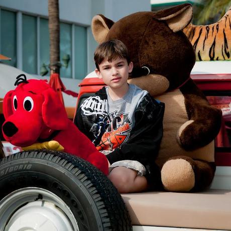 WHAT ARE THE KIDS DOING AT ART DECO???? BY PHYLLIS WHAT ARE THE KIDS DOING AT ART DECO???? BY PHYLLIS