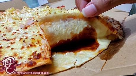 Domino's Pizza New Cheese Burst Crust Pizzas Are Bursting With Fiery & Smoky Cheesy-ness ~