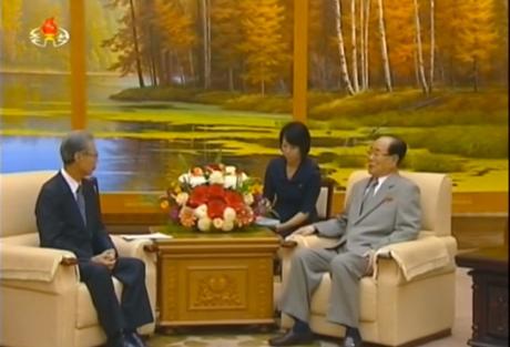 Kyodo News President Masaki Fukuyama (L) meets with SPA Presidium President Kim Yong Nam in Pyongyang (Photo: KCTV).