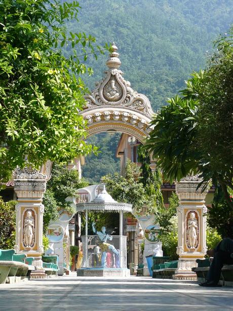 Haridwar – Gateway to Moksha 4 Popular Ashrams in India....to gain spiritual clarity and enlightenment.... Let go the pain, and past.. Get completely to center.: