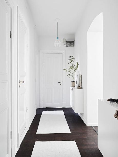 Scandinavian inspired entryway Scandinavian inspired entryway | Photo by Flashbackphoto, styling by Emma Hos via Stadshem