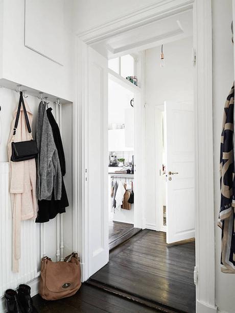 Scandinavian inspired entryway Scandinavian inspired entryway | Photo by Janne Olander, styling by Emma Fischer via Stadshem