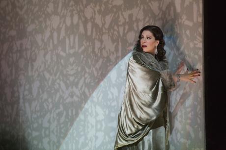 Sondra Radvanovsky as Amelia (Ken Howard/Met Opera)