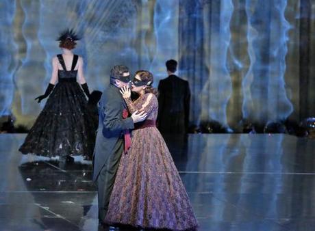Gustavo (Piotr Beczala) & Amelia (Sondra Radvanovsky) in Un Ballo in Maschera (Ken Howard/Met Opera)