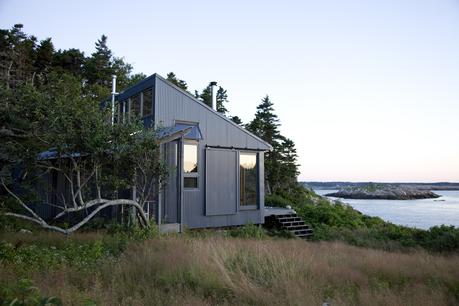 7 Modern, Off-the-Grid Homes porter cottage extended side