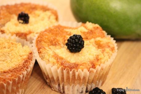 Mango Blackberry Crumble Muffins