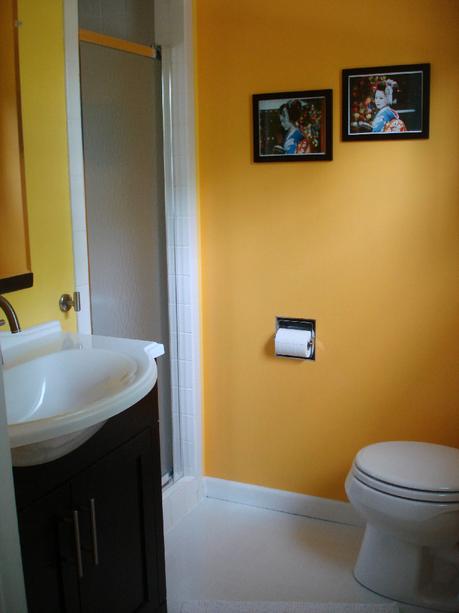 How to Save Money Decorating Your Bathroom small bathroom decor decorate value affordable save money how to tips advice ideas thrifty