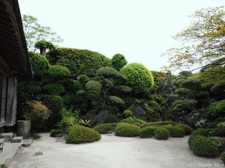 武家屋敷の石垣が質実剛健を思わせる，薩摩の小京都・知覧 / Chiran, with samurai residences and beautiful Japanese-style gardens.
