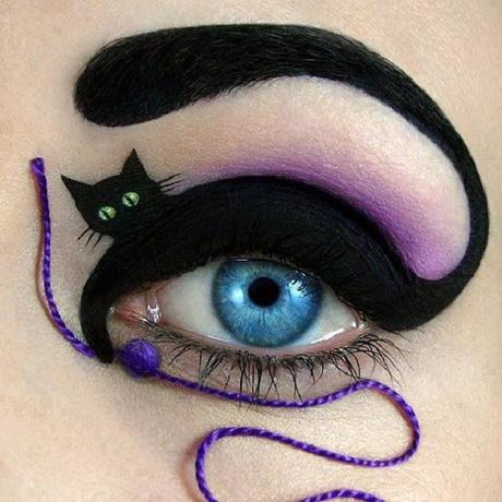 Cat Eye Halloween eye makeup