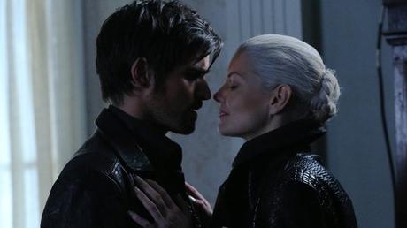 Watch: Once Upon A Time 5×10 Promo “Broken Heart” Embedded image permalink