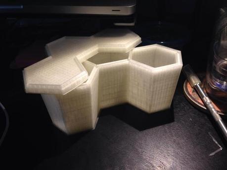 The Future Of Bento Boxes – A World of 3D Printing! Hex Bento Box Made by luckyfishlab created by tchaint