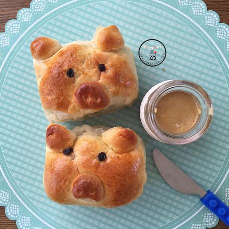 Piggy currant buns with kaya