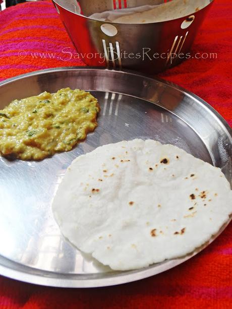 Rice Flour Bhakri / Tandlachi Bhakri / Rice Roti