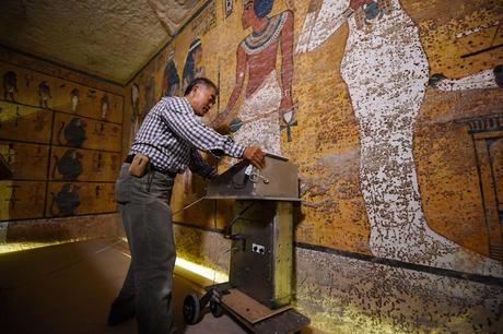 Scans Suggest Hidden Chambers and Passages in King Tut's Tomb