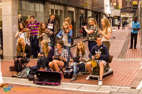 Watching street performers is one of the things to do in Dublin.