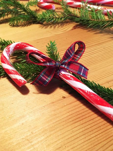 Christmas Table Decorations - Candy canes and twine Christmas Table Decorations - Candy canes and twine