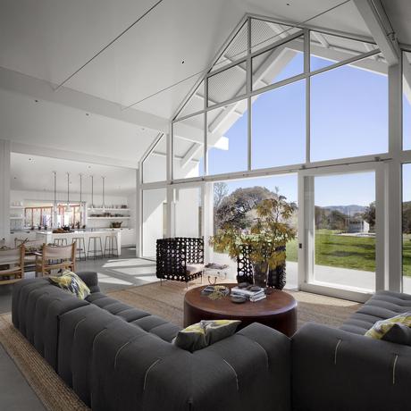 Huponome Ranch living room