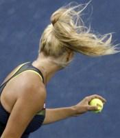 Caroline Wozniacki of Denmark gets set to serve in the wind to Dominika Cibulkova of Slovakia during the U.S. Open tennis tournament in New York September 8, 2010. REUTERS/Kevin Lamarque (UNITED STATES - Tags: SPORT TENNIS)
