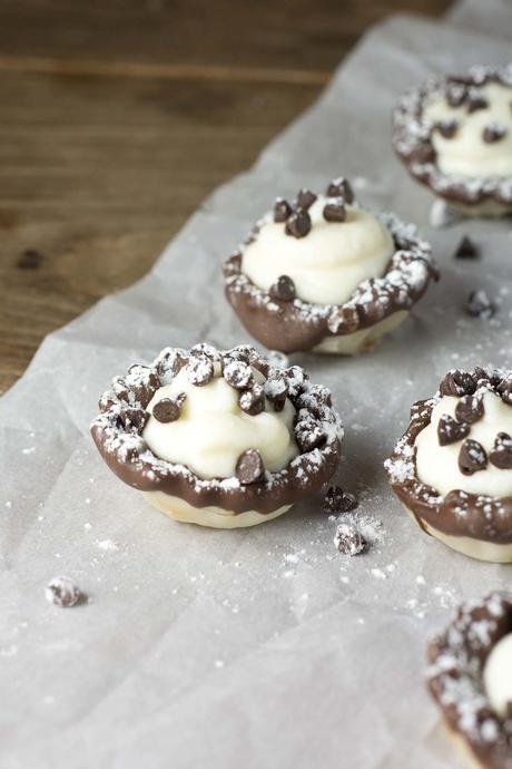 Chocolate Dipped Cannoli Cups