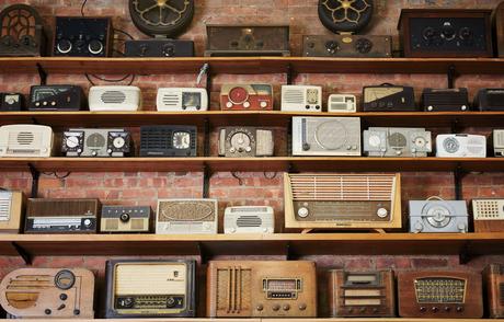 Vintage radios and receivers at Tekserve