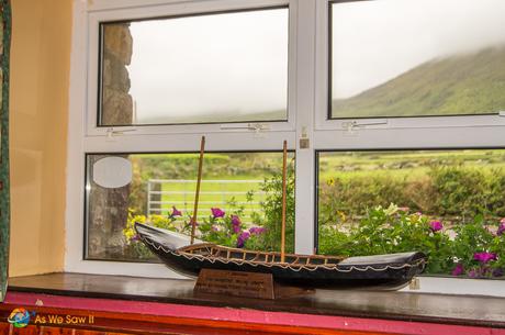 Dingle Peninsula and Beehive Huts An Bothar Pub, Dingle Peninsula, Ireland