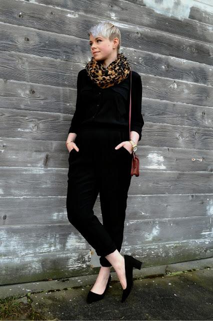 Look of the Day: Black Jumpsuit & Vintage Coach