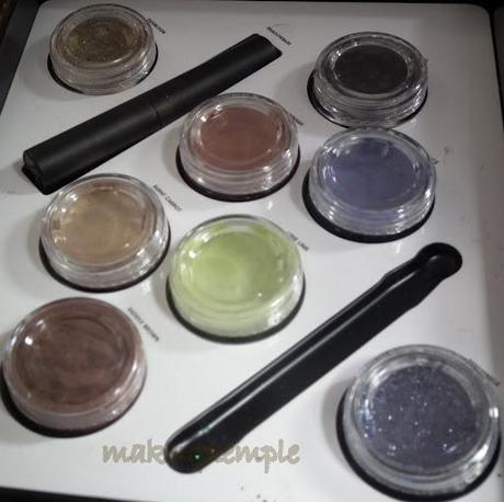 Product Reviews: Front Cover Cosmetics: Front Cover Moon Dust Pigment Set Swatches & Review.
