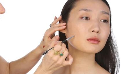Lisa Eldridge’s Work Appropriate Makeup Tutorial on Oriental Skin
