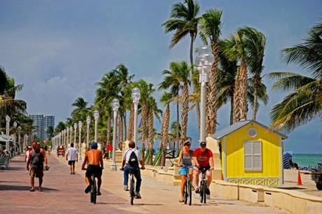 learn languages on holidays: Hollywood Beach bikers