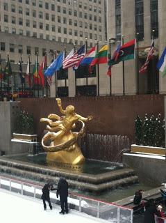 Travel Tuesdays: Ice Skating in Rockefeller Center; A Quintessential New York City ExperienceQui