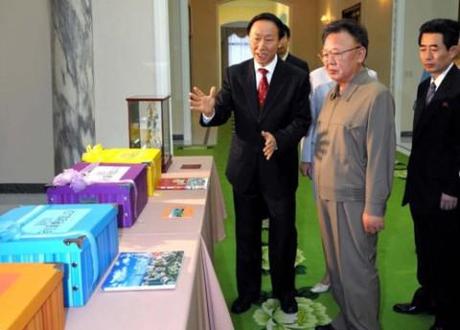 The Kim Jong-il looking at things blog is not dead (yet)