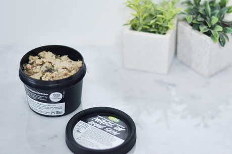 Turn it inside out // Lush Angels on bare skin Lush, angels on bare skin, face, gezicht, scrub, reiniging, review, fashion blogger, belgium, belgische fashion bloggers