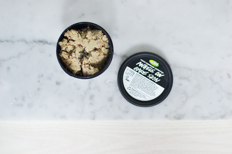 Turn it inside out // Lush Angels on bare skin Lush, angels on bare skin, face, gezicht, scrub, reiniging, review, fashion blogger, belgium, belgische fashion bloggers