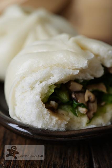 Vegetarian Chinese Steamed Buns with Bok Choy and Mushrooms 蔬菜包 - Vegan too!
