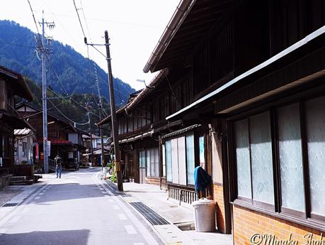 ”七曲がり”の宿、木曽野尻宿 / Kiso-Nojiri-juku, stands along the winding path.