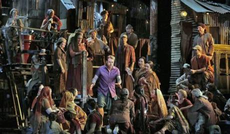 Matthew Polenzani as Nadir, with the Met Opera Chorus in Les Pecheurs de Perles