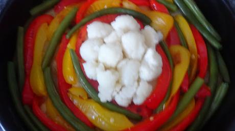 gluten-free-mixed-vegetable-bake-potatoes-bellpepper-cauliflower-oil-springform